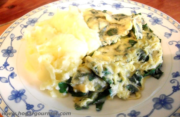 Tortilla o torta de huevo con espinacas