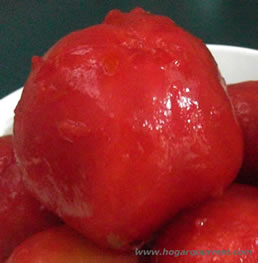 Tomate después de quitarle la piel, hacer pasta natural de tomate
